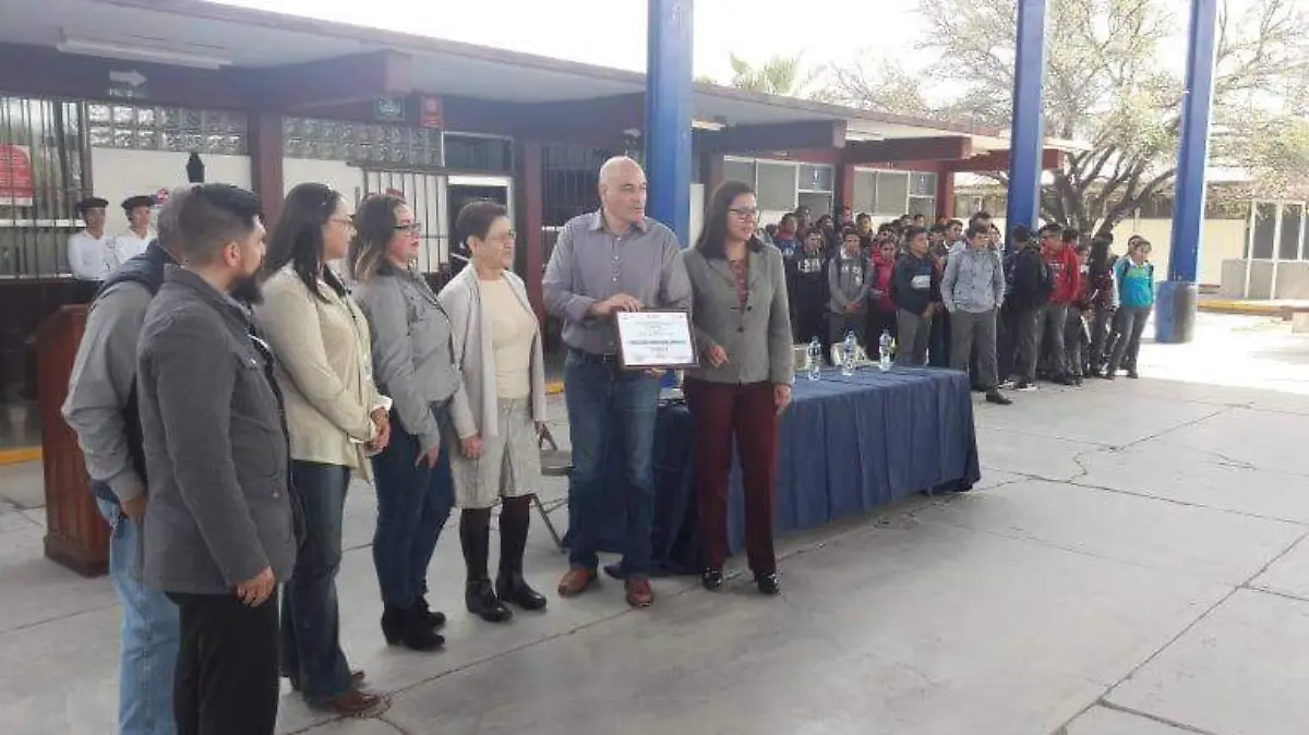 Certificacion del Cetis por escuela libre de humo de tabaco